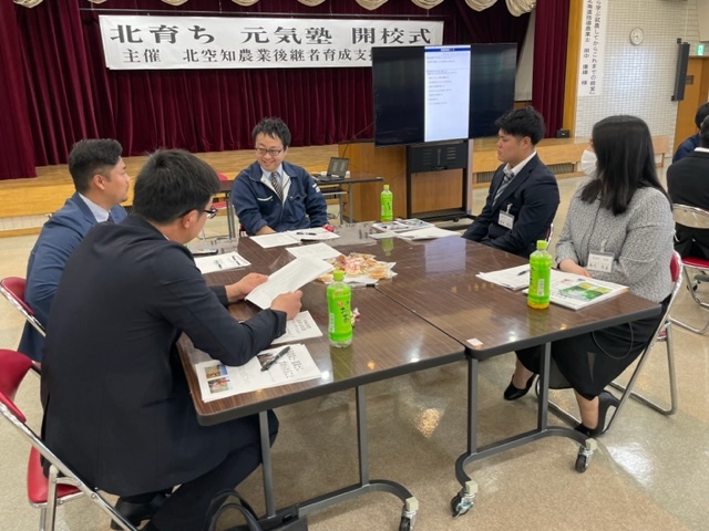 写真４　茶話会の様子