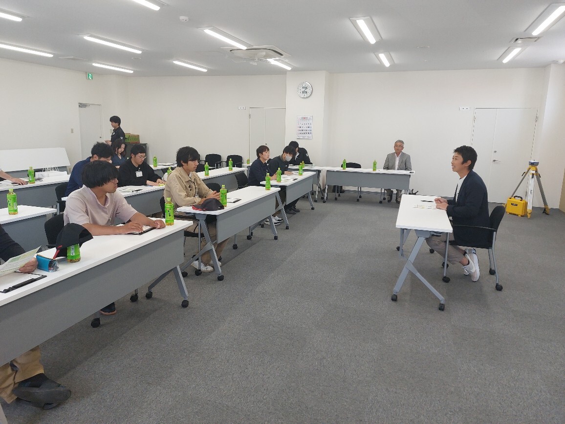 写真3　上田ファーム株式会社の講義様子