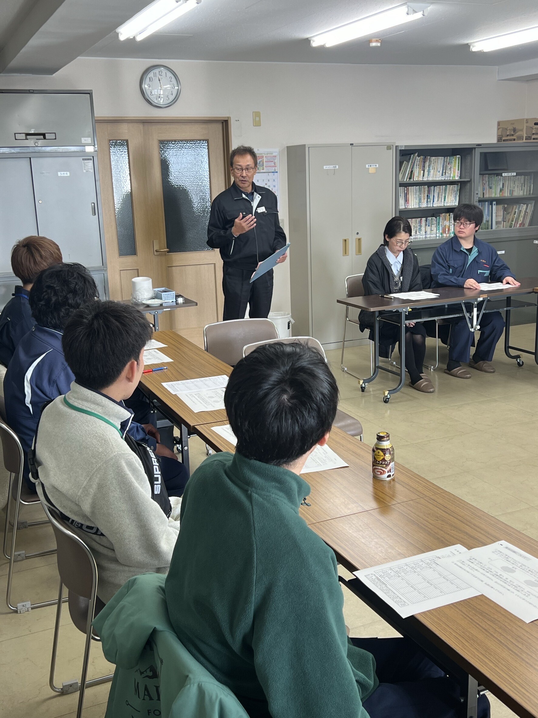 食味試験の説明をする新井地域第一係長