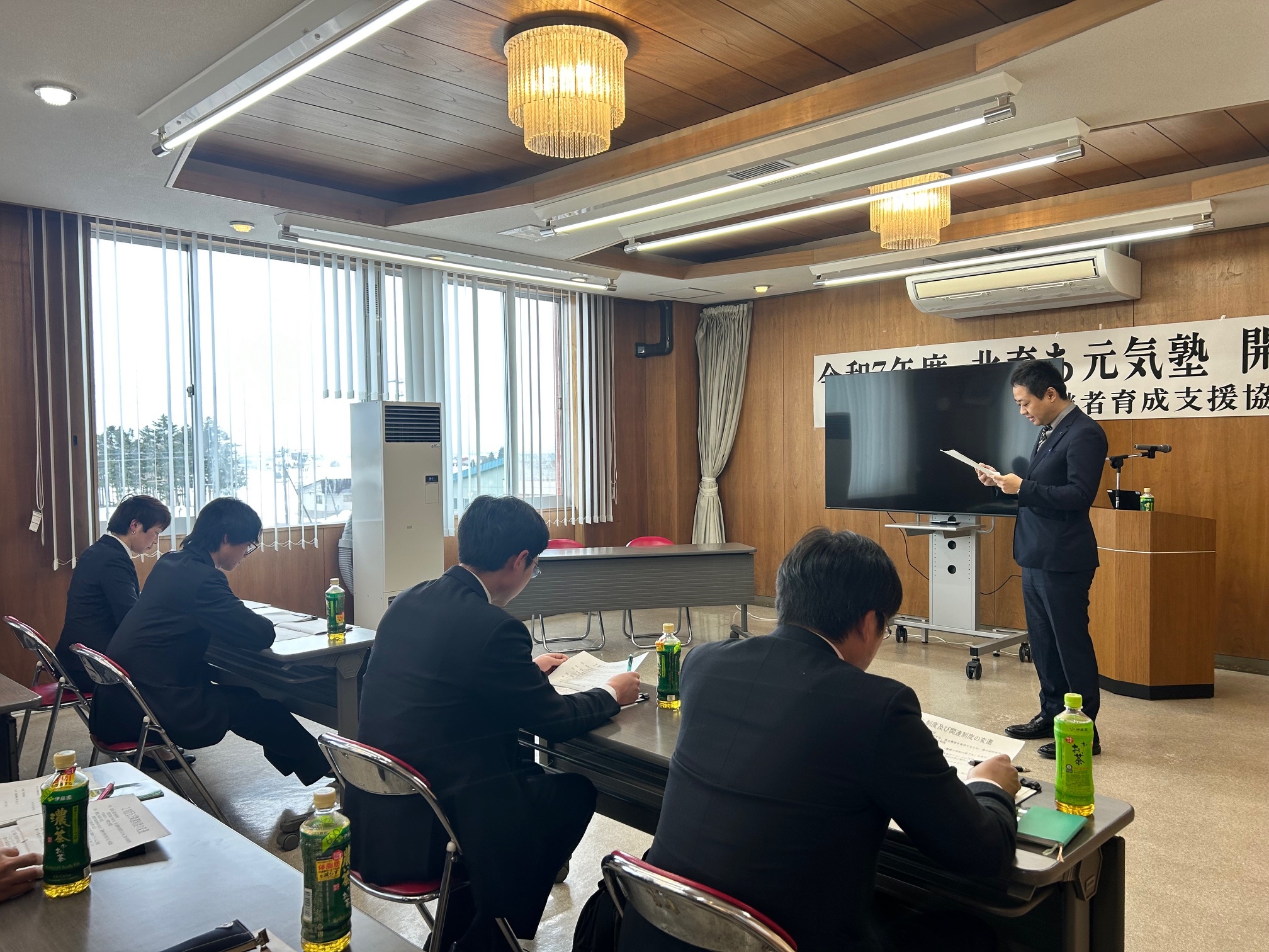 写真２　指導農業士・農業士について説明