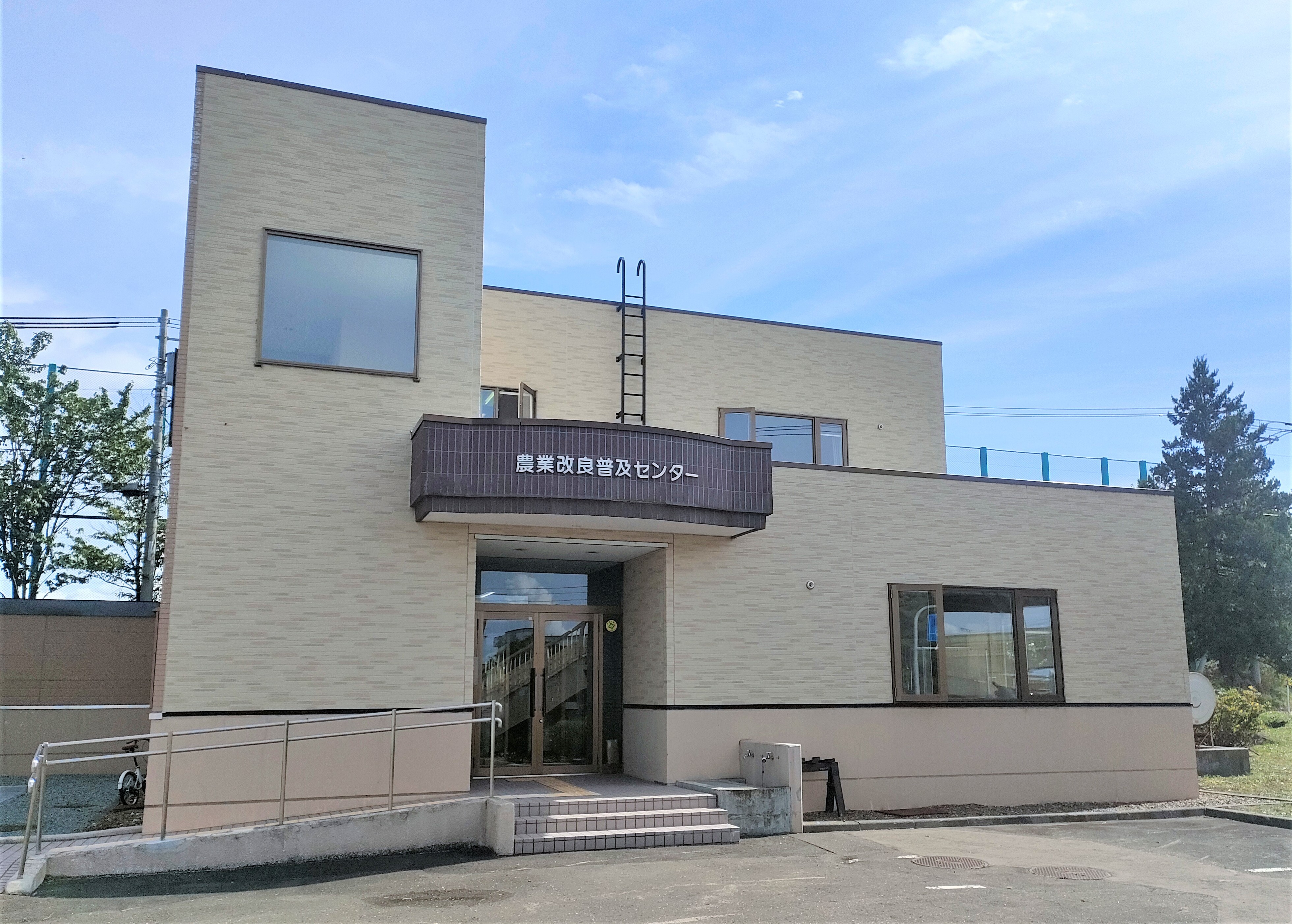 本所の外観写真