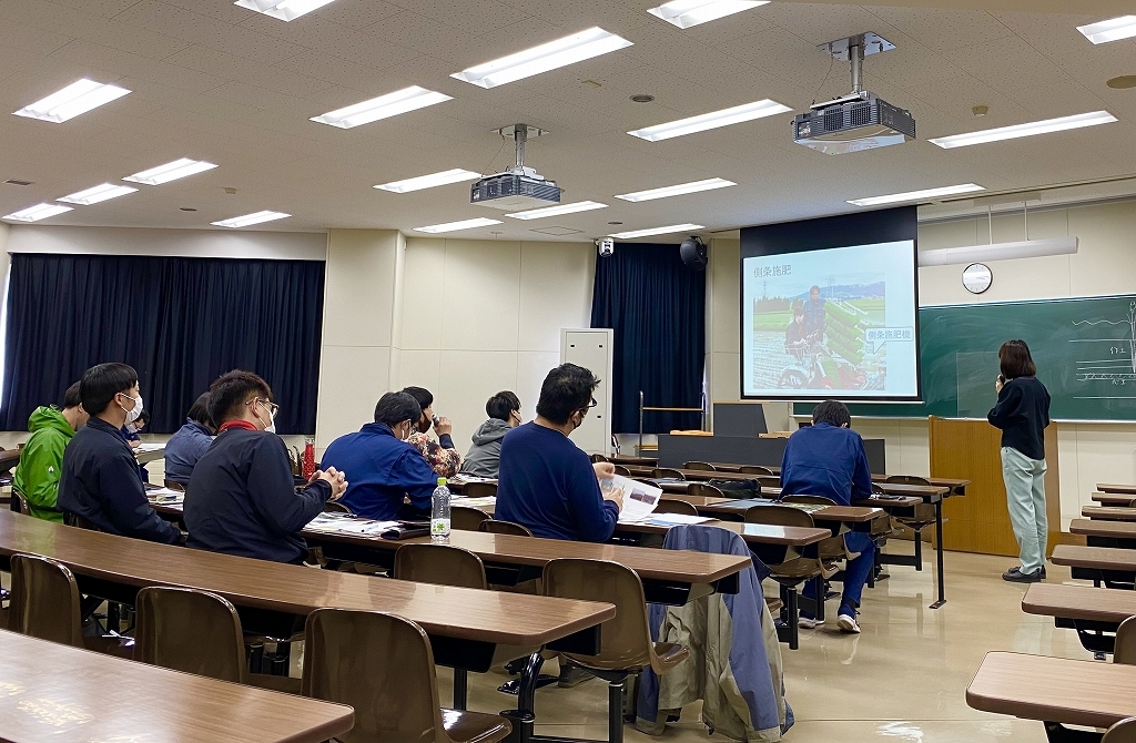 写真2．拓殖大学北海道短期大学の岡田教授による講義