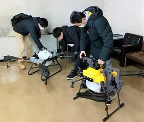 ドローンを展示しているメーカーの方